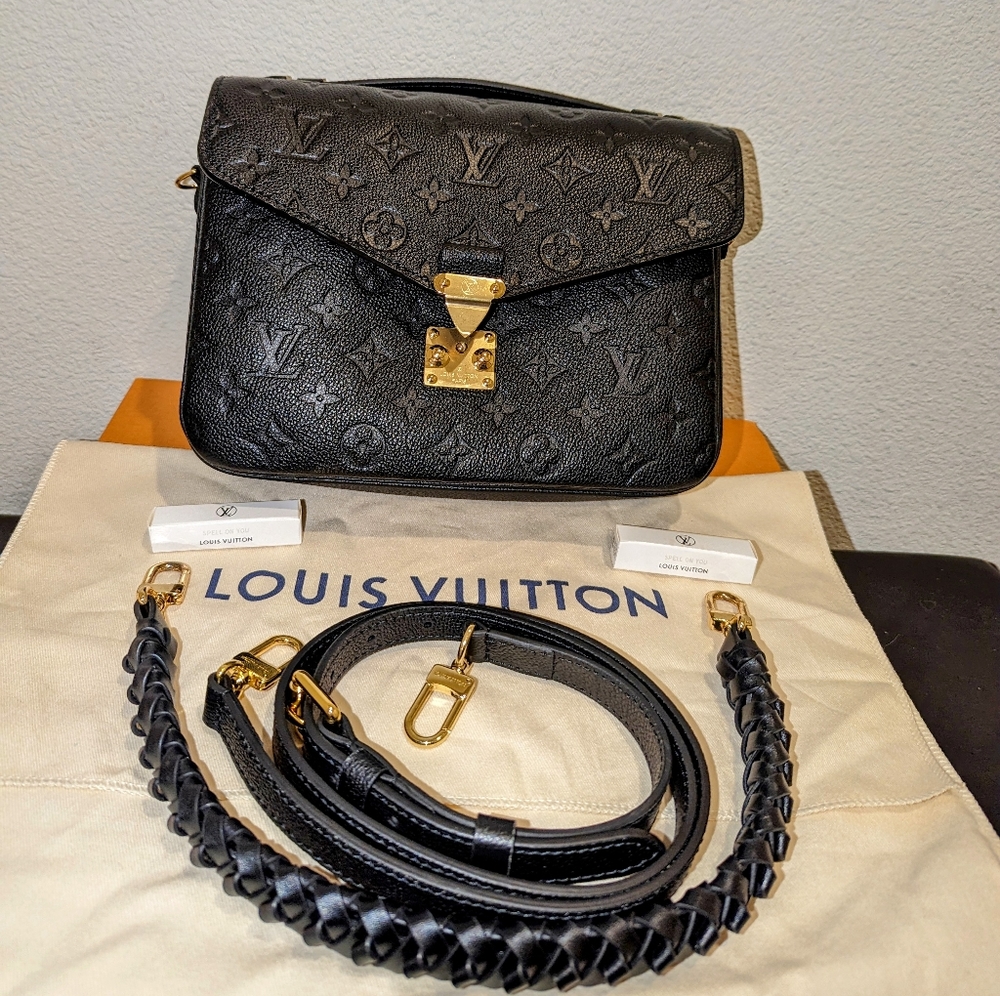 Louis Vuitton - Black Pochette Metis Monogram Empreinte - Like New